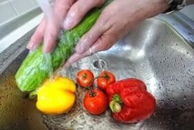 清洗蔬菜以防止寄生虫感染