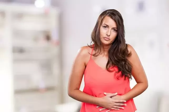 女性体内的蠕虫引起消化问题
